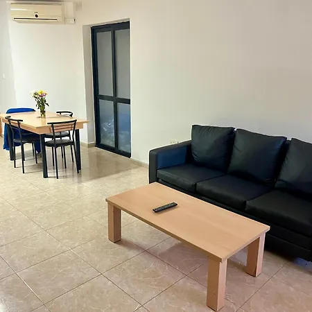 Private Double In Shared Home, Perfect Location! Appartement San Ġiljan